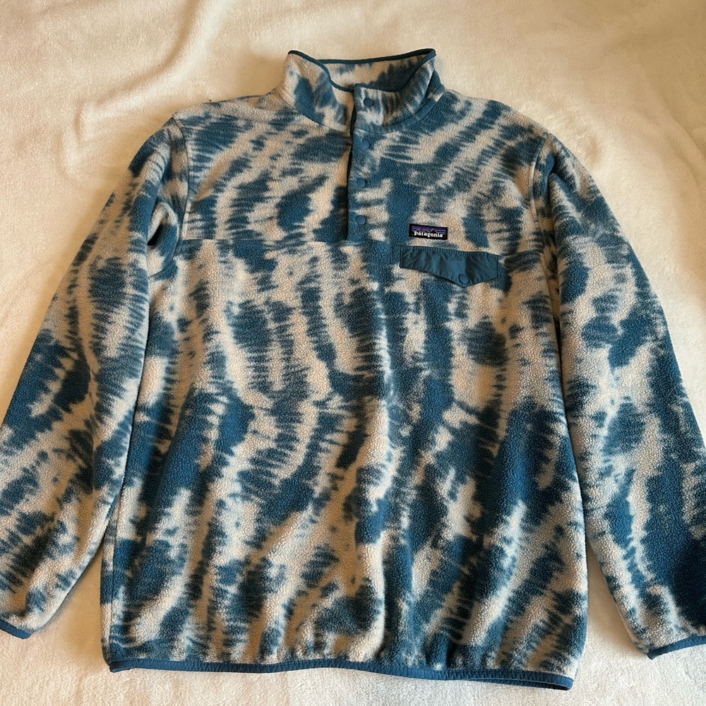 Patagonia women’s fleece sweater